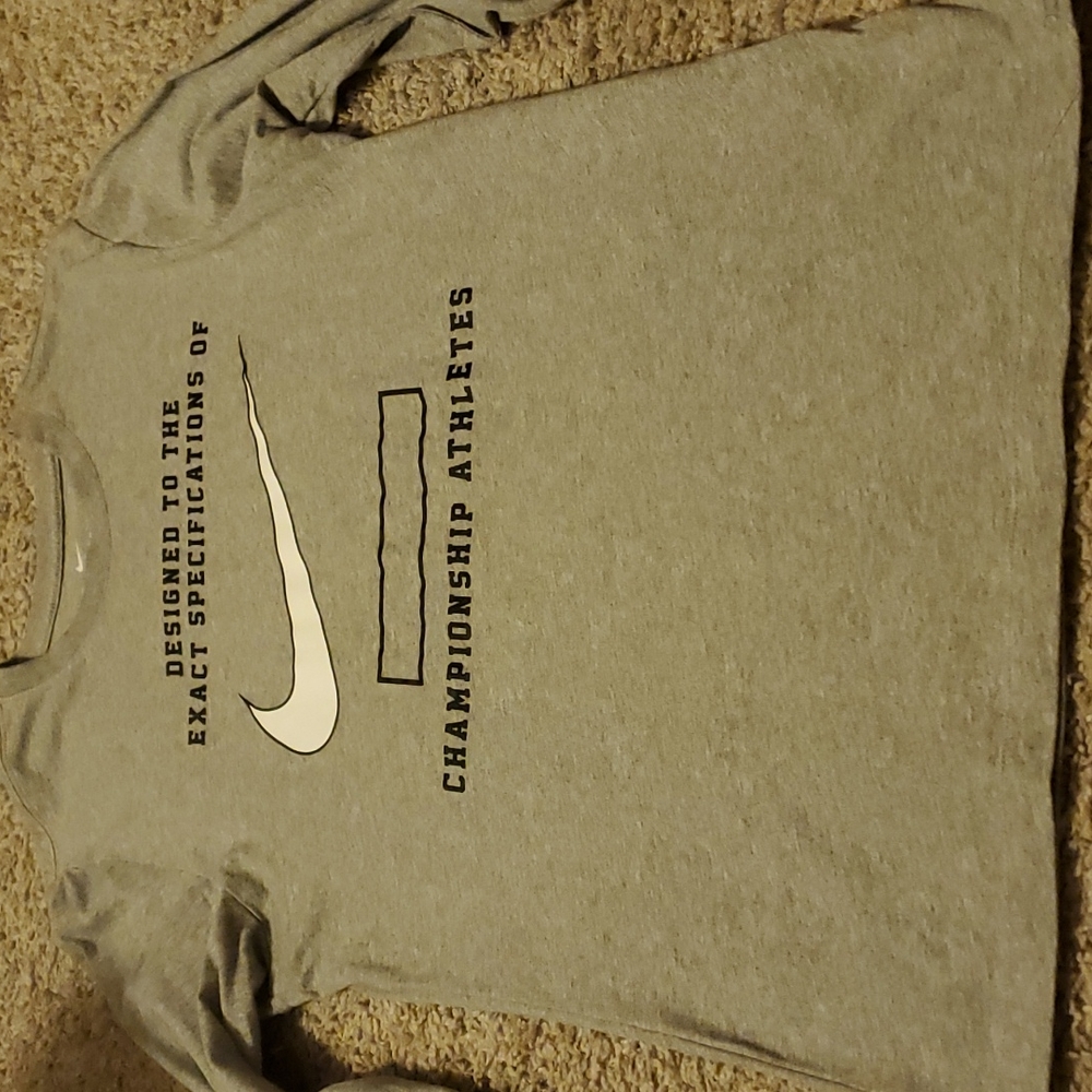 NWOT Men's Nike Long Sleeve T Shirt